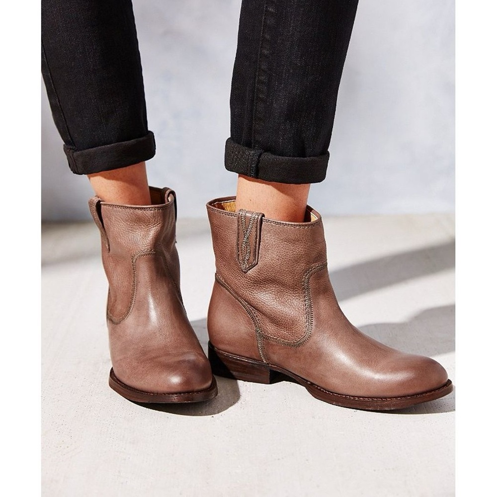 Frye Jamie Stitch Short Ankle Boots Gray Size 6 NWT